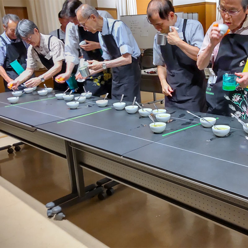 写真：香気の審査