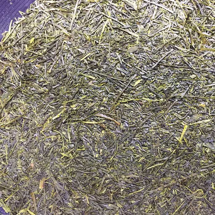 写真：深蒸し煎茶の茶葉