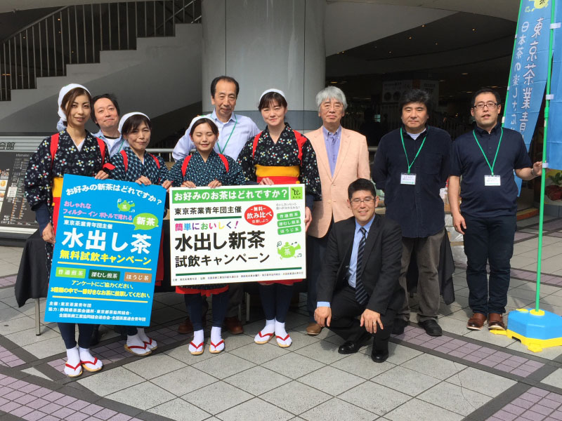 写真：スタッフ集合写真