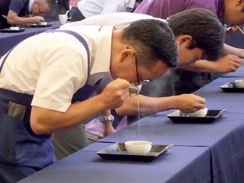写真：第一審査の小原選手の様子