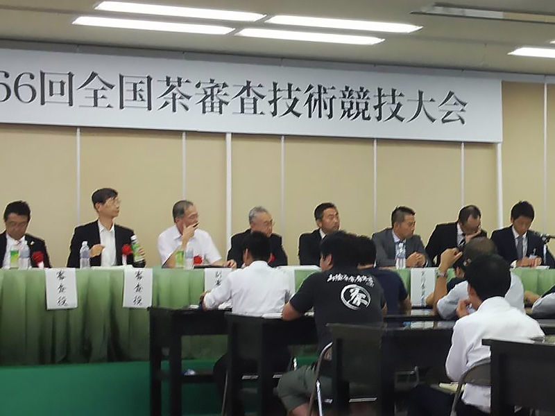 写真：審査員の様子