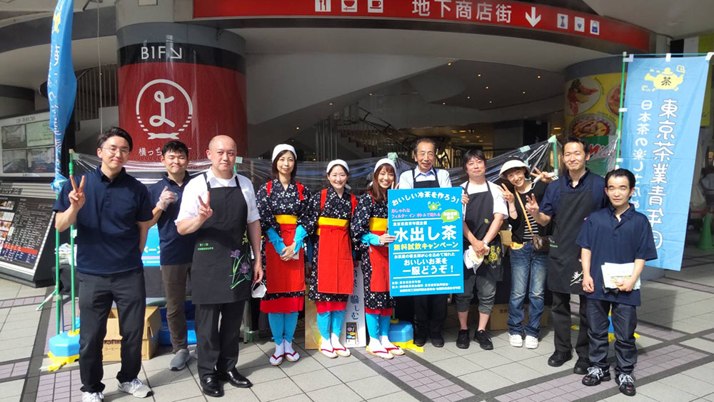 写真：スタッフ集合写真