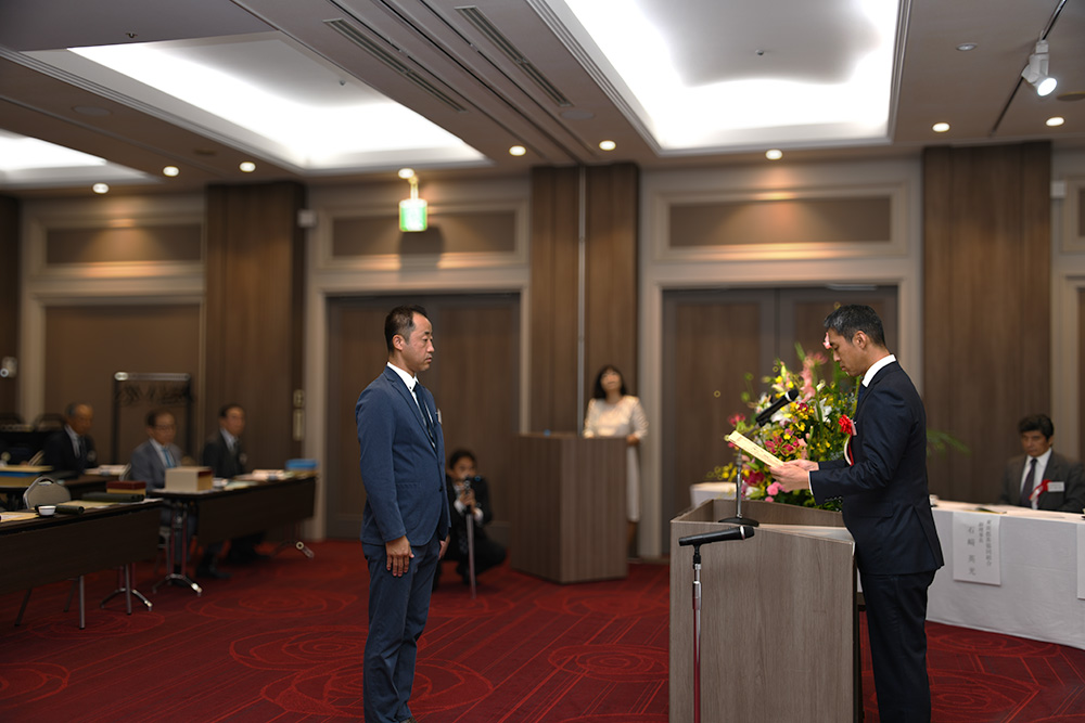 写真：授与式の様子